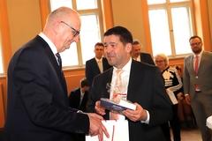 Auch von Ministerpräsident Dietmar Woidke gab's ein Geschenk.