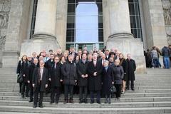 OBM Dr. Dietlind Tiemann neben Bundestagsvizepräsident Peter Hintze und OBM Dagmar Mühlenfeld, Mülheim an der Ruhr, Vorsitzende des Aktionsbündnisses