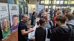 Der Berufemarkt führt alljährlich viele Ausbildungsbetriebe und Ausbildungswillige zusammen.