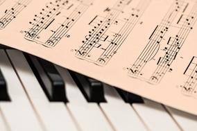 Klavier und Noten
