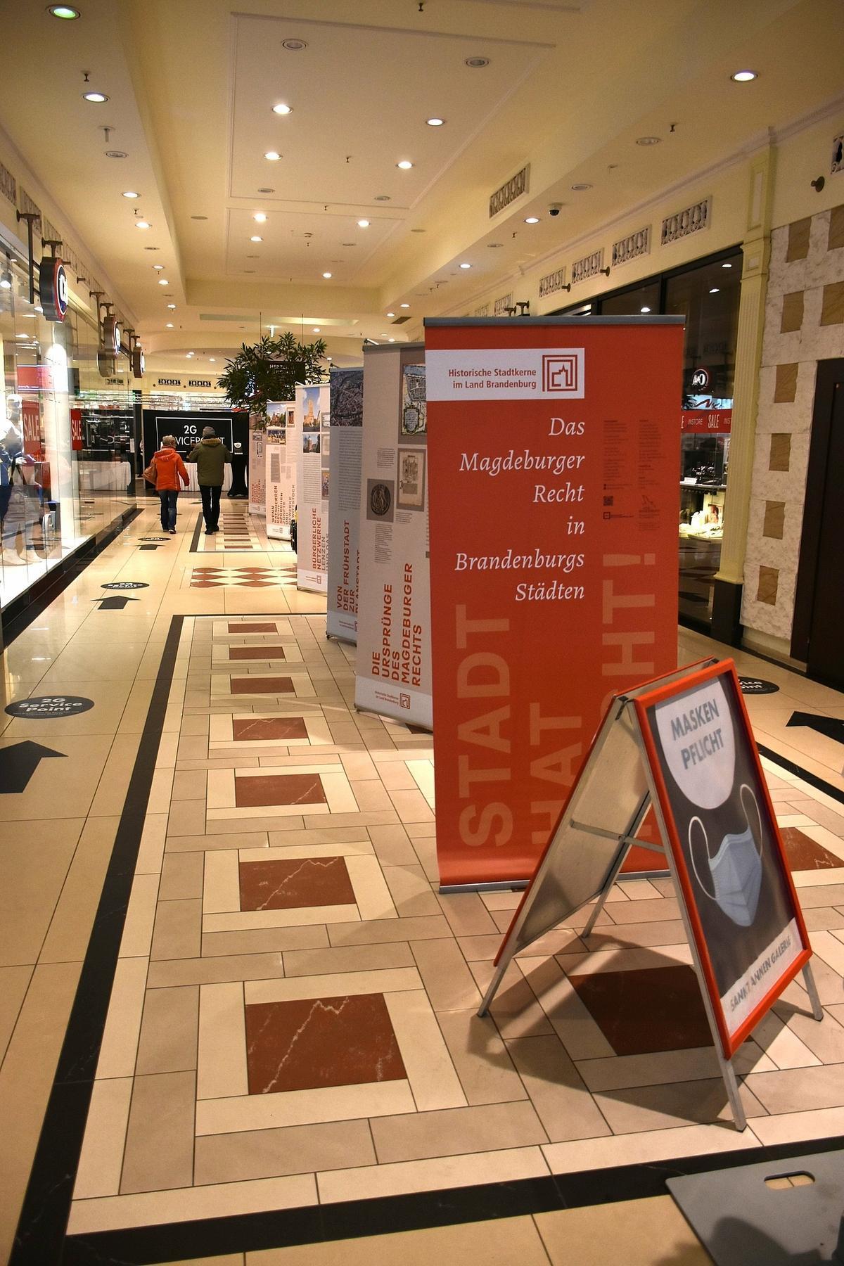 Wanderausstellung „Stadt hat Recht“ jetzt in der Sankt-Annen-Galerie ...