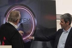 Die Firmenchefs geben den Startschuss für das neue Unternehmen.