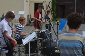 Die Nachwuchs-Band "Geld wie Heu" bei ihrem Auftritt