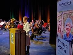 Gleichstellungsbeauftragte Jeannette Horn begrüßte zum Auftakt der 34. Brandenburgischen Frauenwoche.