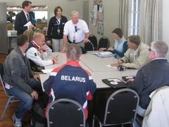 WM-Bewerber aus Italien, Weißrussland und Deutschland im Dialog mit den FISA-Experten.