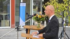 Oberbürgermeister Daniel Keip zählte zu den Festrednern und hatte für die Gastgeber Brot und Salz mitgebracht.