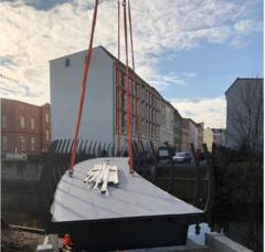 Neue Geh- und Radwegbrücke über den Jakobsgraben eingehoben