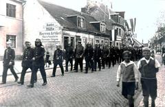 Umzug in den 1930er Jahren.