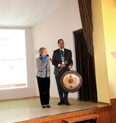 Oberbürgermeisterin und Schirmherrin Dr. Dietlind Tiemann begrüßt die "Händler".