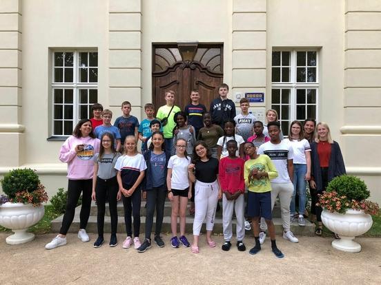 Sommerferiencamp auf Schloss Gollwitz mit Schüler/innen aus Ivry-sur-Seine und des von Saldern-Gymnasiums Europaschule (Juli 2019)