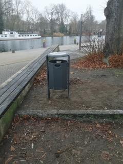 Weitere Papierkörbe am Salzhofufer für die Verbesserung der Stadtsauberkeit