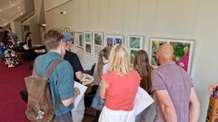 Die 30 schönsten Kunstwerke des 21. Undine-Märchenwettbewerbs sind gegenwärtig noch im Foyer der Studiobühne ausgestellt.