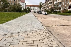 Gehweg entlang der Fahrban nach der Sanierung