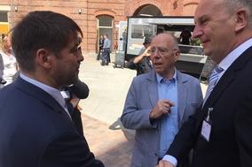 Oberbürgermeister Steffen Scheller begrüßt Ministerpräsident Dr. Dietmar Woidke