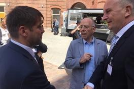 Oberbürgermeister Steffen Scheller begrüßt Ministerpräsident Dr. Dietmar Woidke