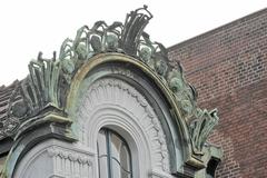 Giebelbekrönung, Plauer Straße 6 