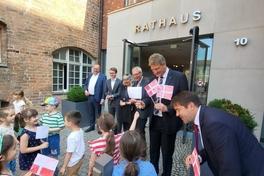 Herzlicher Empfang der dänischen dleegation durch die Kinder der Vorschulgruppe der Kita "Nordmännchen.