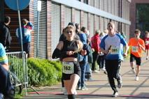 Läufergruppe vor dem Ziel