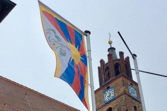"Flagge zeigen für Tibet" in Brandenburg an der Havel 