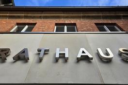 Schriftzug am Rathaus