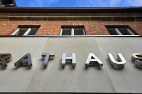 Schriftzug am Rathaus