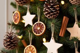 Weihnachtsschmuck aus nachhaltigen und natürlichen Materialien