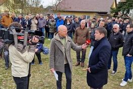 Oberbürgermeister Steffen Scheller im Gespräch mit RBB-Reporter und -Moderator Tim Jäger.