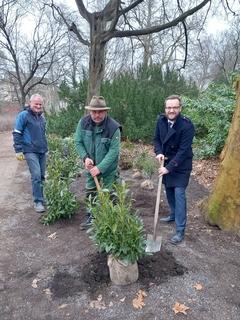 Jörg Riechardt (Fachgruppe Umwelt und Naturschutz), Gunnar Steinhoff (Fa. Lubitz), Michael Müller (Bürgermeister) v.li.