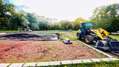 Bagger gestalten derzeit das Gelände um.