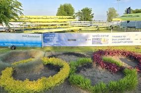 Ein sichtbares Zeichen für die olympische Idee ziert die Regattastrecke.