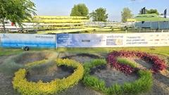 Ein sichtbares Zeichen für die olympische Idee ziert die Regattastrecke.