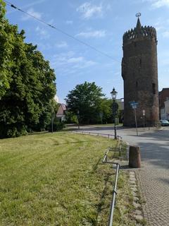 Der Eingang zur Wallanlage am Plauer Torturm.