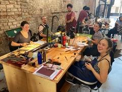 Zum Abschluss ihres Workshops öffnen die Geigen- und Bogenbauer aus der ganzen Welt wieder die Türen der Johanniskirche zum "Tag der offenen Tür"