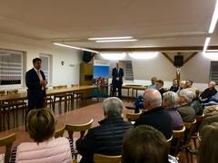 Der Bürgerdialog fand um 18:00 Uhr im Feuerwehrgerätehaus statt 