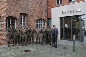 Soldaten unterstützen das Gesundheitsamt