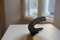 Schwarze Hand-Plastik.