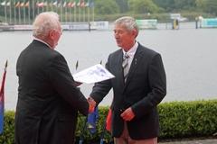 traditionelle Übergabe der ECA-Fahne durch ECA-Präsident Albert Woods an die Ausrichter der nächsten EM 2015 in Tschechien