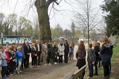 Bundesaußenminister Dr. Frank-Walter Steinmeier und Oberbürgermeisterin Dr. Dietlind Tiemann gedenken gemeinsam mit den Schülern des von Saldern-Gymnasiums der Opfer des Luftanfriffes am 31.03.1945