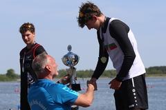 Weltmeister Frank Fischer übergab den André-Wohllebe-Wanderpokal.