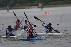 Auf der 2.000 m-Strecke starten die Sportler im Massenstart.