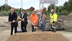 Der erste Spatenstich ist vollzogen.