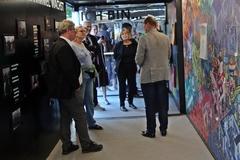 Joachim Seinfeld führte durch die Ausstellung