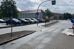 neuer Gehweg in Höhe des Fußgängerüberweges