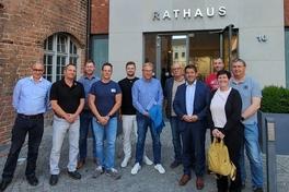 Oberbürgermeister Steffen Scheller mit Vertreterinnen und Vertretern der Kreishandwerkschaft Brandenburg / Belzig.