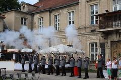 Der Plauer Schützengilde 1875 e.V. schießt zur Eröffnung drei Salven.