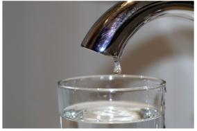 Wasser im Glas