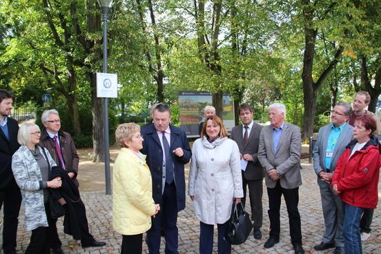 Dr. Dietlind Tiemann, Dr. Klaus-Peter Schulze (MdB) und Heike Brehmer (MdB) im Vordergrund; SVV Vorsitzender Walter Paaschen und Bürgermeister Steffen Scheller führten Anschließend die Mitglieder des Tourismusausschusses über das BUGA-Gelände.