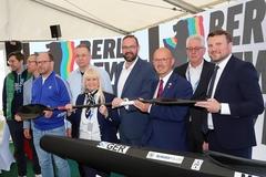 Vertreter der Kanuverbände und Politiker, die sich für Olympia in der Region engagieren.