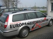 Attraktive EM-Werbung auf PKW