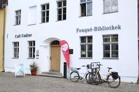 Fouqué-Bibliothek von außen
